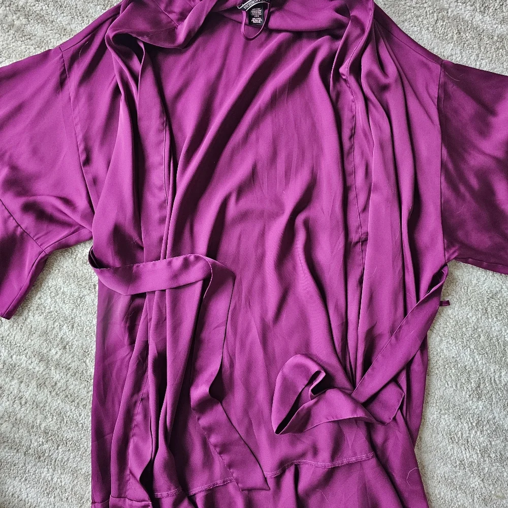 New! Victoria's Secret Robe - Picture 1 of 4
